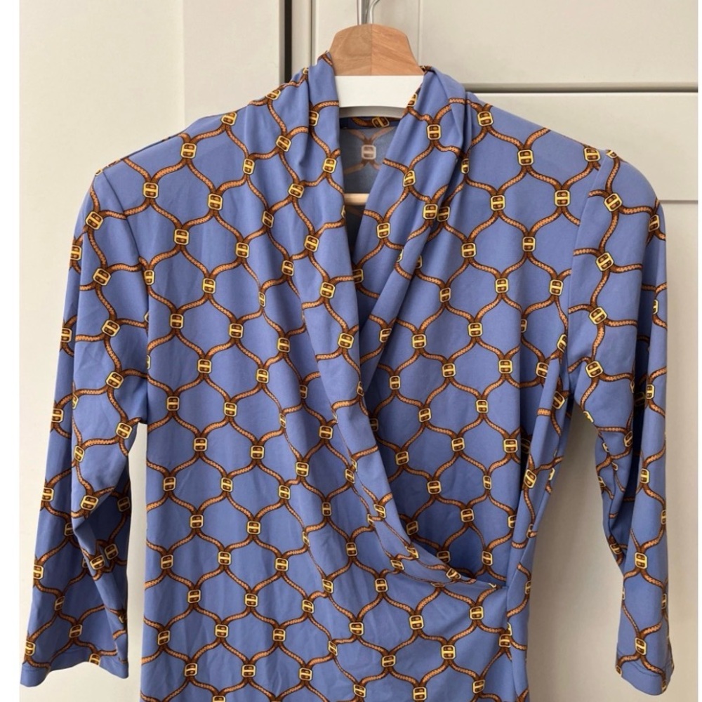 J McLaughlin Blue Wrap-Style Dress gold chain pattern sz small - Picture 2 of 6